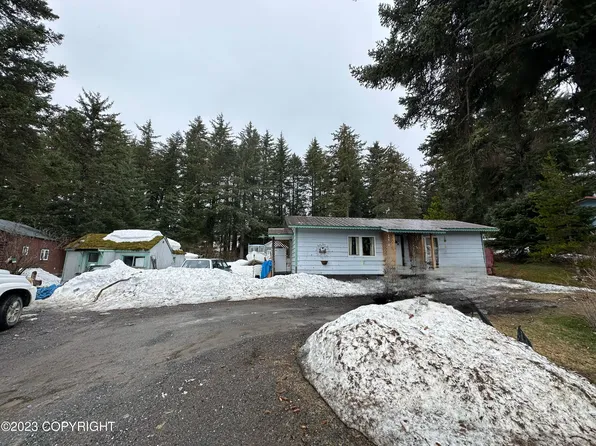 313 Shoreline Dr, Seldovia, AK 99663