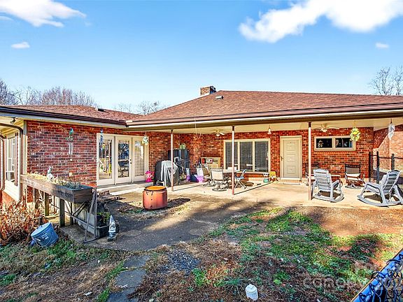 3rd image of 60 Greenwood Dr