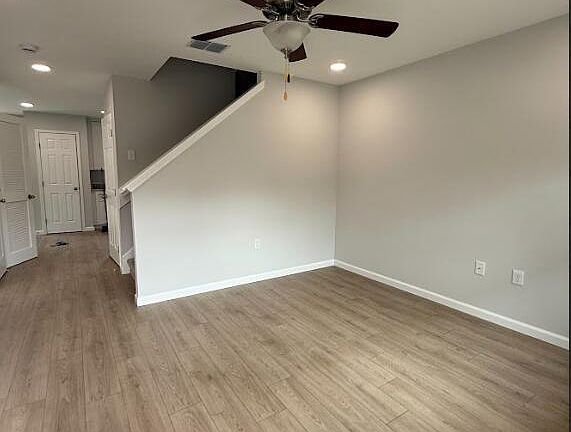 5th image of 459 GREELAND Avenue