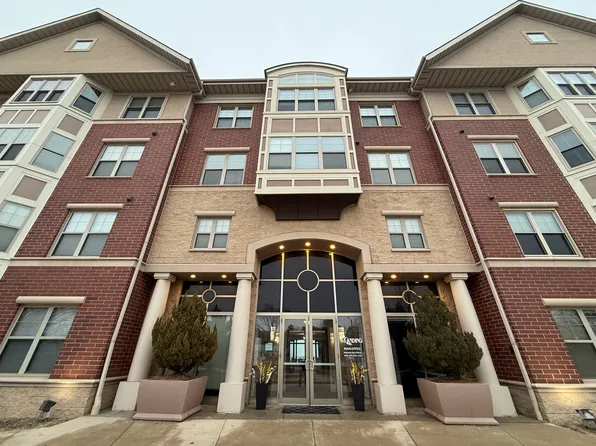 4110 S Lake Dr Unit 336, Saint Francis, WI 53235