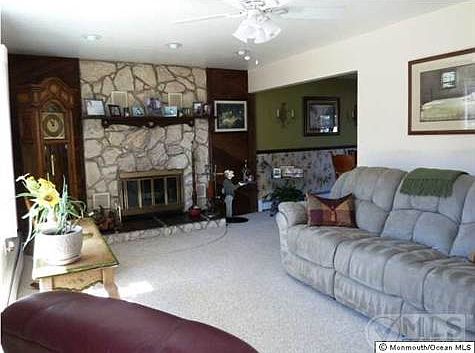 4th image of 924 Mizzen Ave
