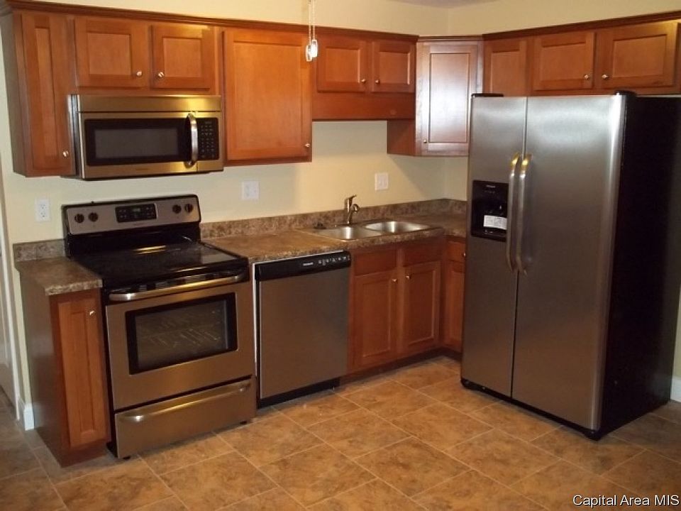 2nd image of 2724 E Black Ave
