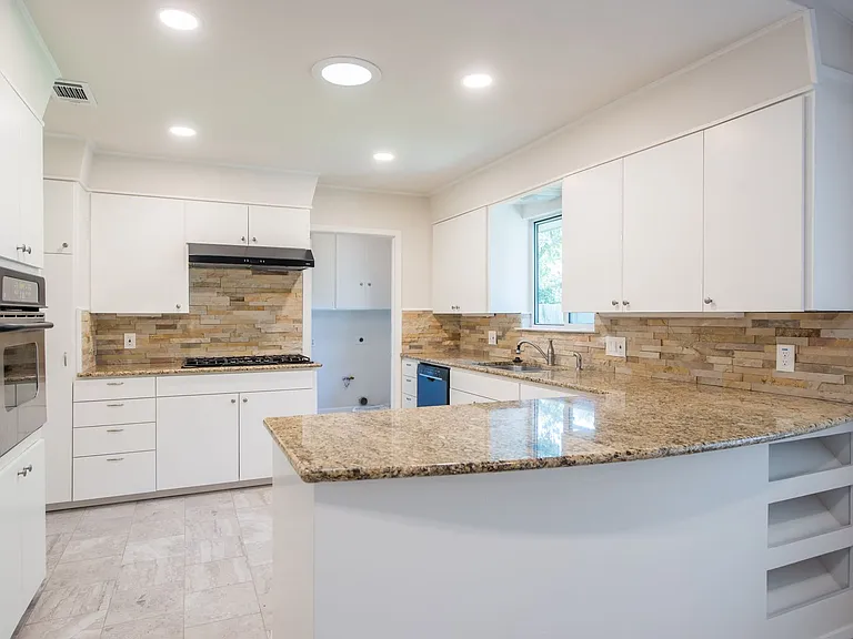 2902 Silverleaf Dr — Photo 7