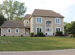 628 NW Brookhaven Dr, Lees Summit, MO 64081