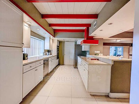 3rd image of 2142 Serpentine Cir S