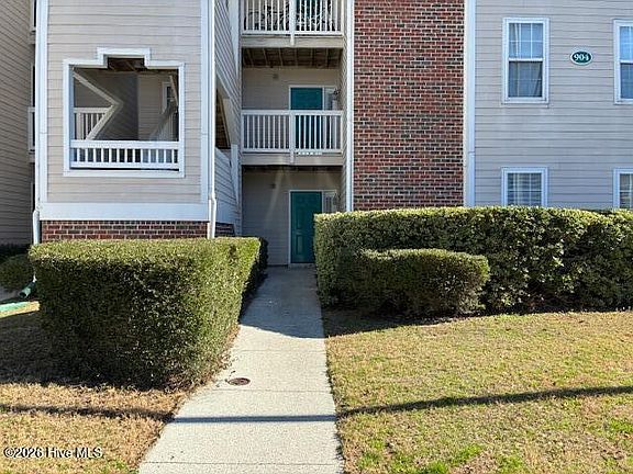 2nd image of 904 Litchfield Way Unit B