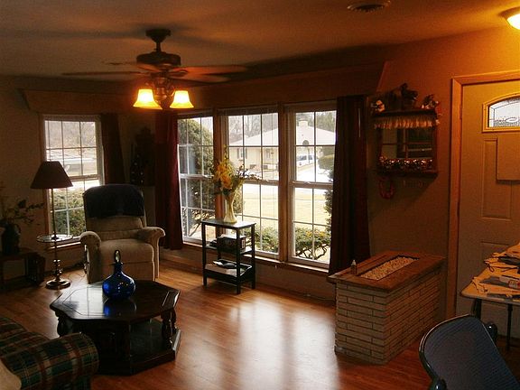 2nd image of 915 Blenheim Dr