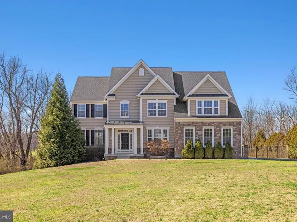 898 Declaration Dr, Charles Town, WV 25414