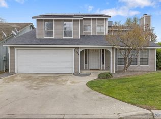 2328 W Packwood Dr, Visalia, CA 93277