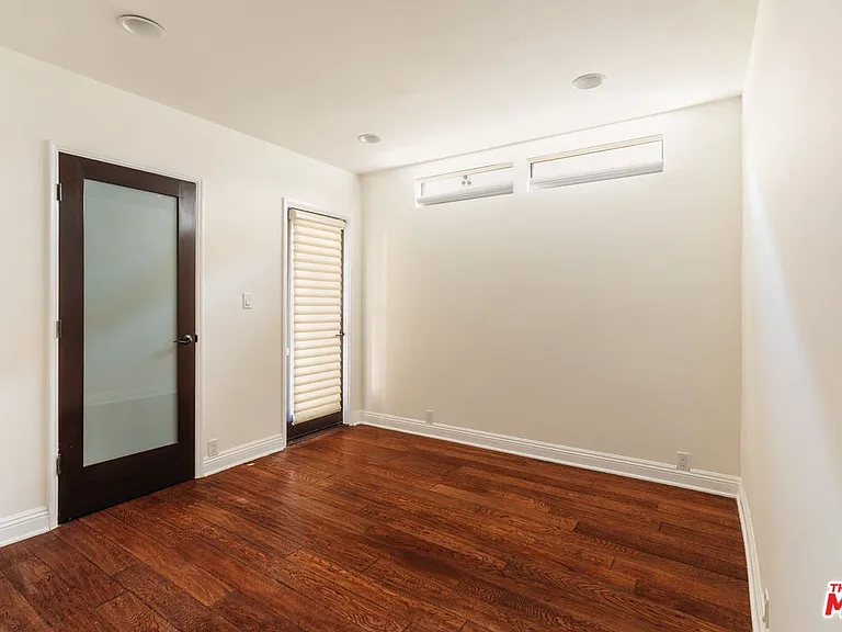 8561 Rugby Dr — Photo 14