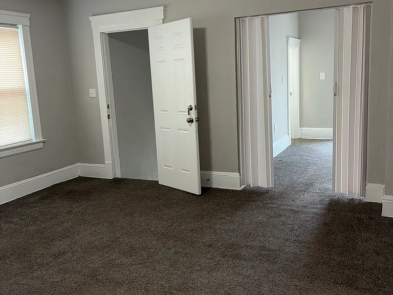 8218 Korman Ave #UP — Photo 3