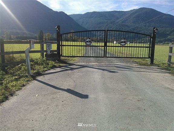 2nd image of 15 xxx Pompey Peak