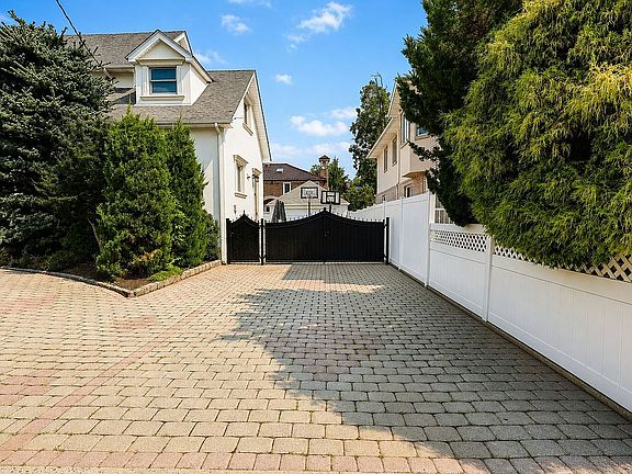 3rd image of 16031 9th Ave