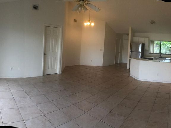 5th image of 1329 SE Floresta Dr