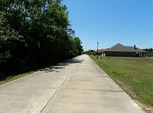3rd image of Emerald Lake Dr
