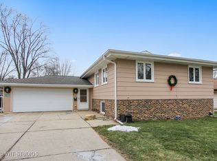 1400 Hampton Ln, Schaumburg, IL 60193