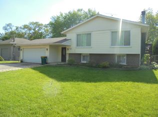 56 Tweed Rd, Fox Lake, IL 60020