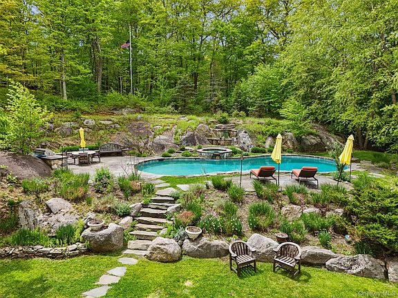 2nd image of 71 Old Stone Hill Road