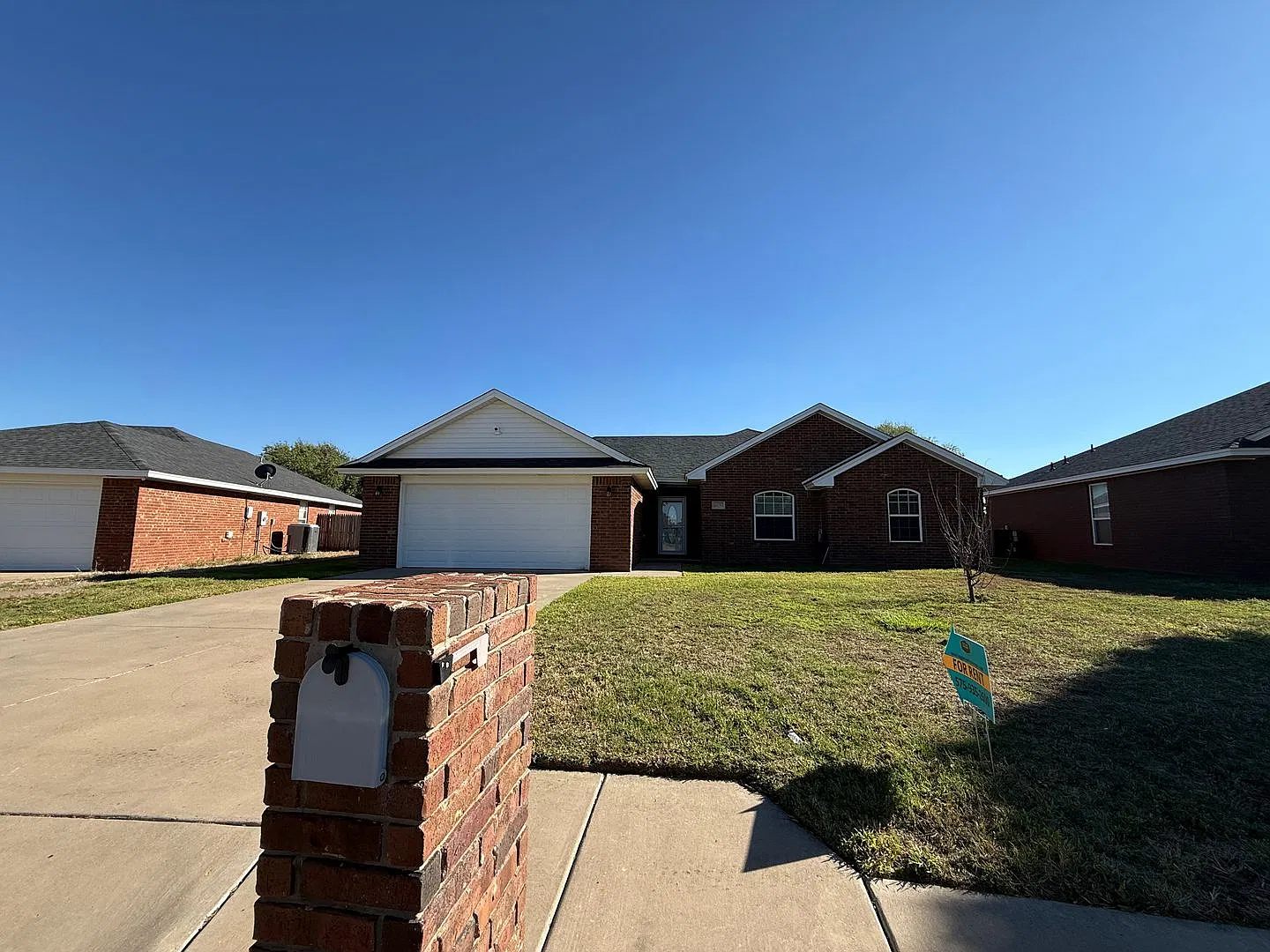 All Bills Paid! 3 Bedroom Home! Dogs Okay! — Photo 1