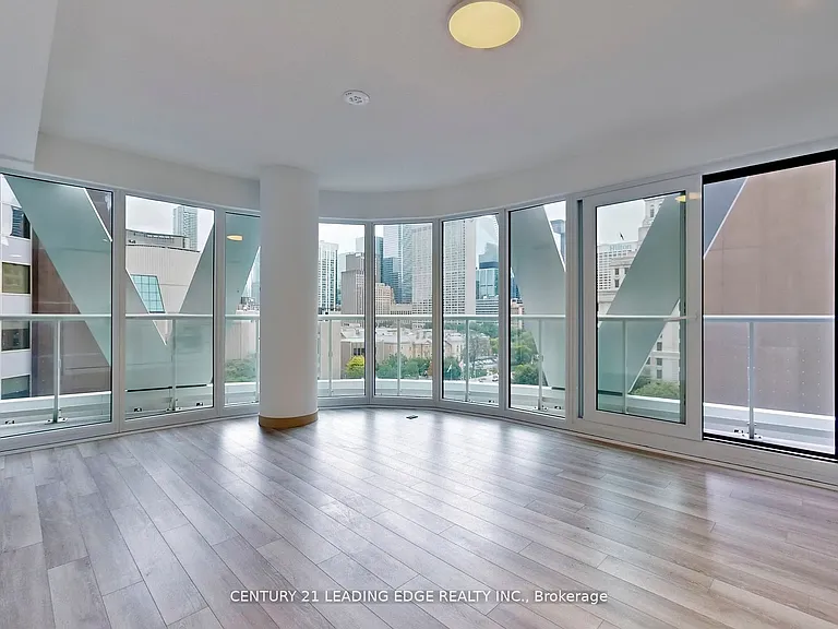 230 Simcoe St #726 — Photo 3