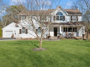 17 Charter Ct, Manorville, NY 11949