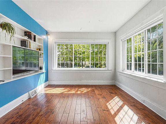 5th image of 5443 Wellesley Ave