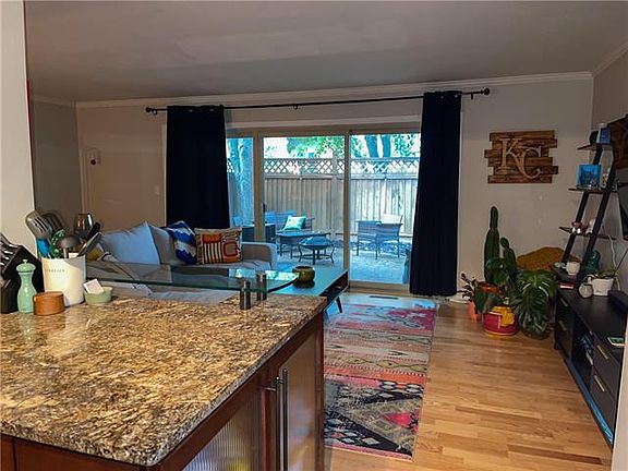 5th image of 4618 Holly St APT 1