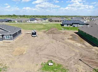 6025 Heritage Ridge Rd, Bismarck, ND 58503