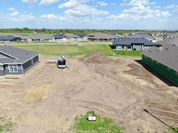 6025 Heritage Ridge Rd, Bismarck, ND 58503