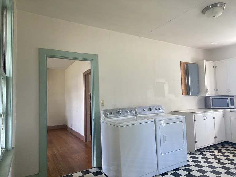 417 N High St — Photo 5