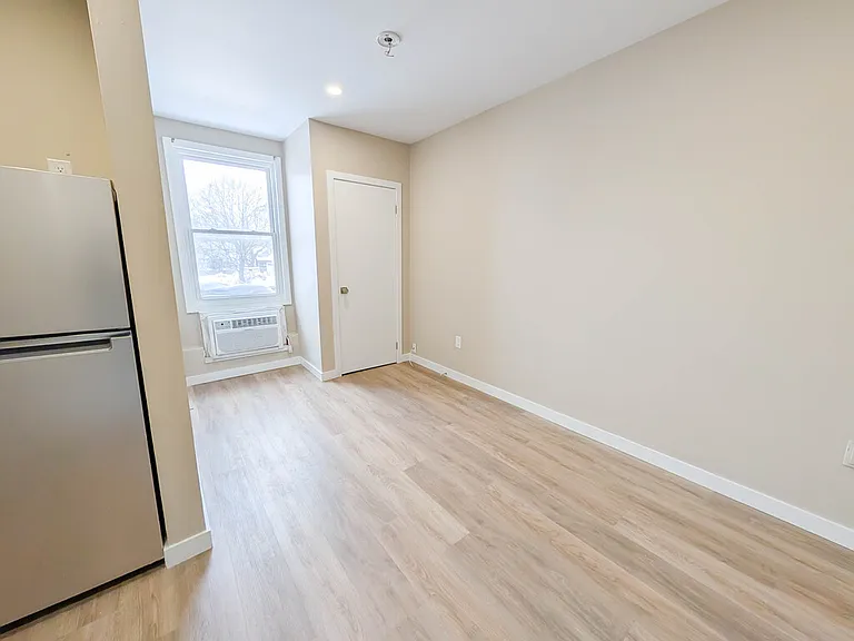 5824 Main St #B — Photo 3