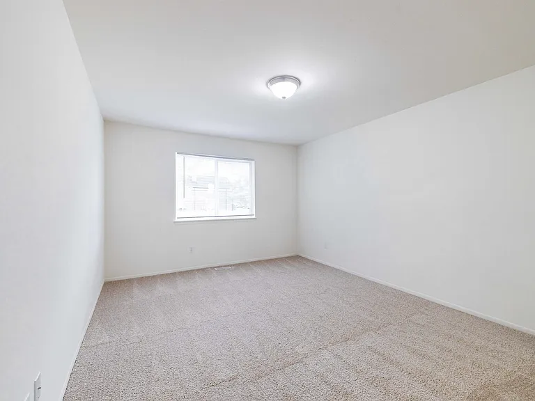 Coach House Apartments — Photo 41