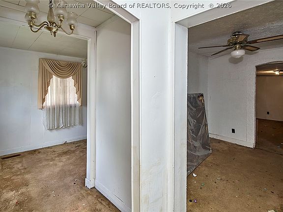 4th image of 5909 Elaine Dr