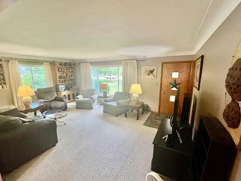2066 Bradley Rd — Photo 5