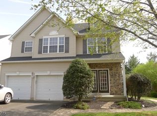 4 Simonson Ln, Bridgewater, NJ 08807