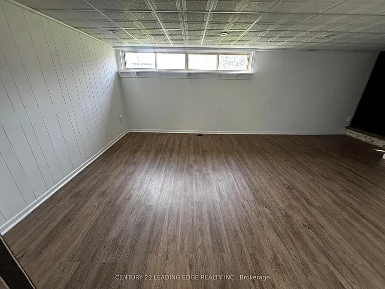 409 Paliser Cres S — Photo 12