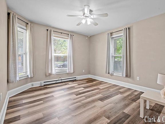 5th image of 529 Carrier St NE