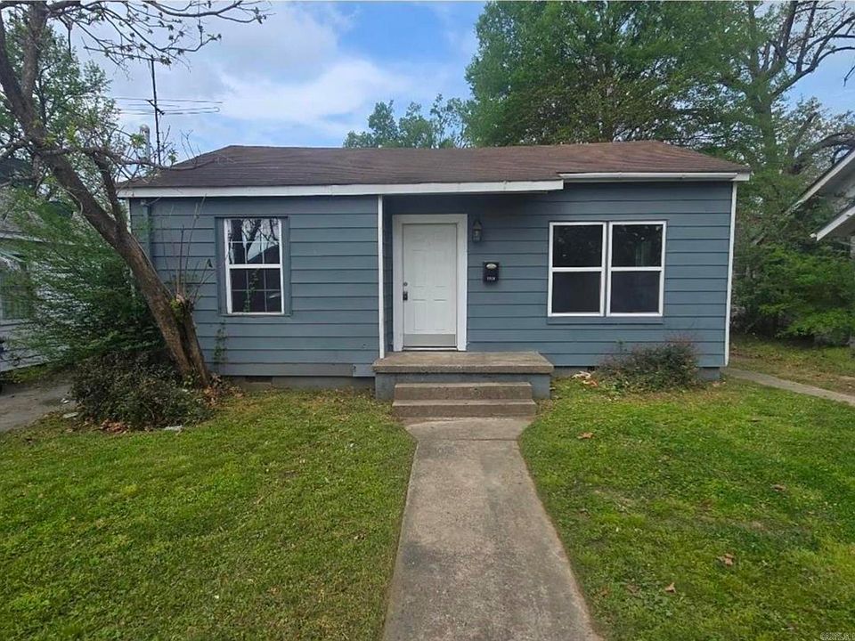 1st image of 1819 Moss St