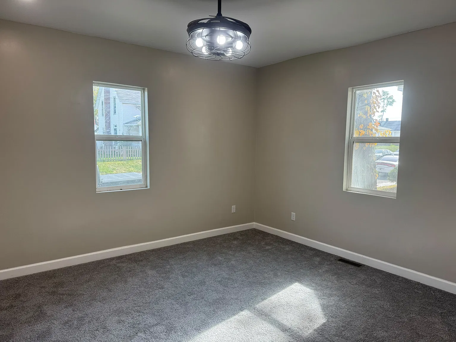 2209 Noble St — Photo 4