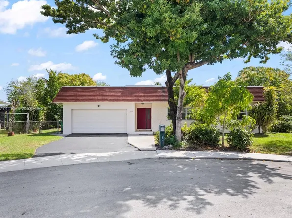 8310 SW 26th Pl, Davie, FL 33328