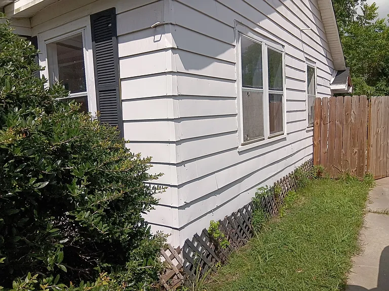 2404 Avenue E — Photo 11