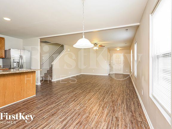 3rd image of 4300 Oak Pointe Dr