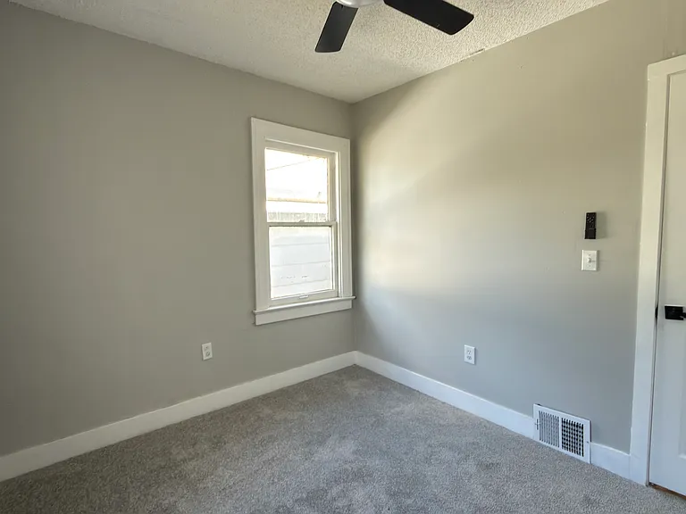 3704 E 35th St — Photo 16