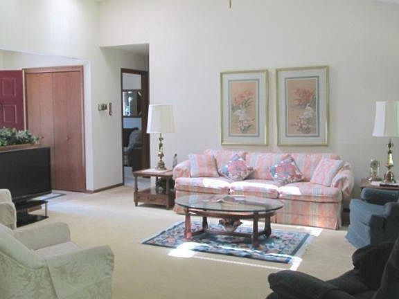 4th image of 2224 Creekside Ct