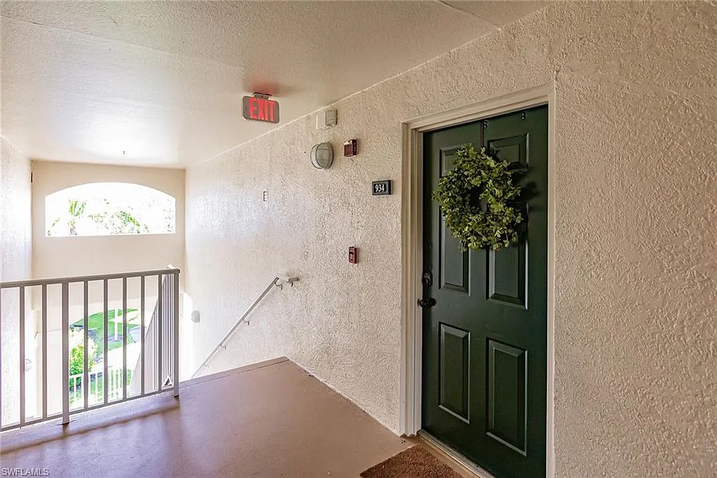 2 bed, 2.0 bath, 915 sqft, $2,200 — Photo 4