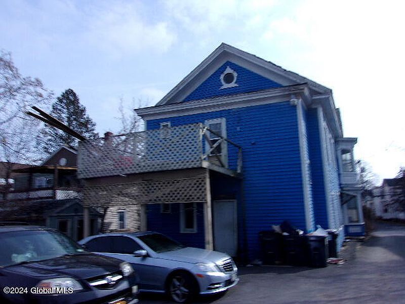 4th image of 70 Saratoga Avenue