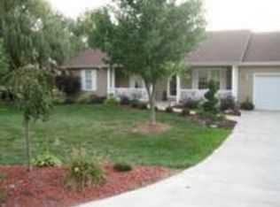 606 N Livingston St, Shelbina, MO 63468
