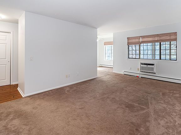 5th image of 9 Rollingwood Dr