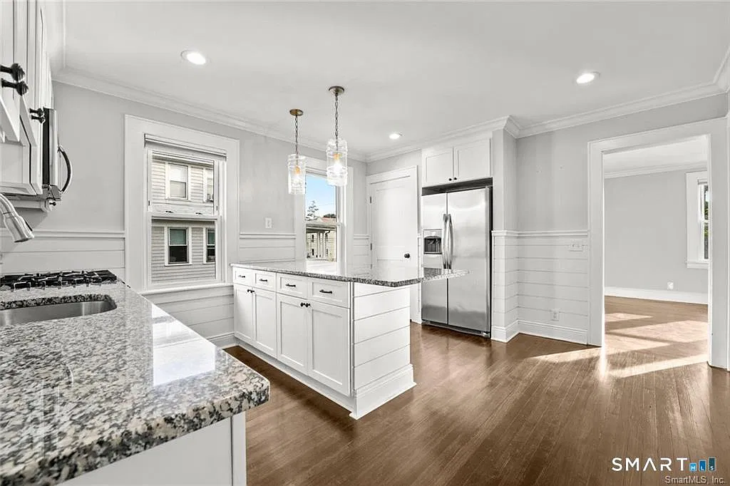 2 bed, 1.0 bath, 1100 sqft, $2,700 — Photo 2