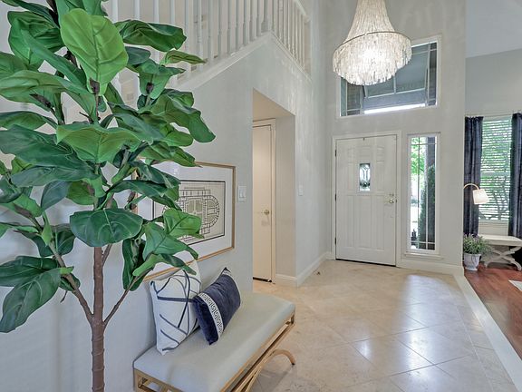 3rd image of 105 Cottonwood Pl